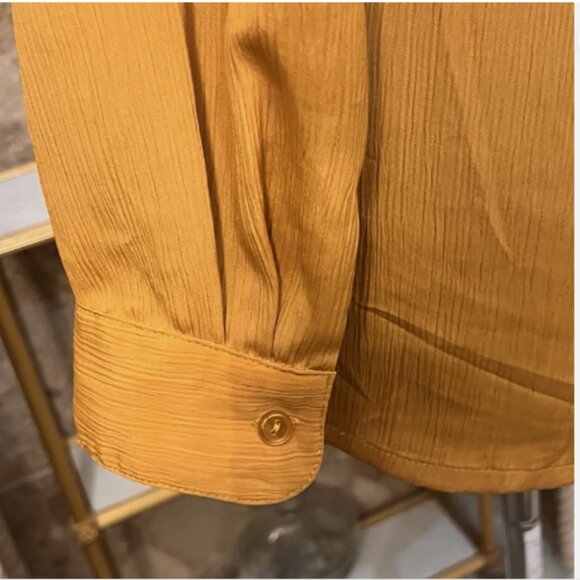 KATHIE LEE. Size 12. Mustard Color. Long Sleeve. Textured Poly Blouse. B5 - Picture 6 of 7